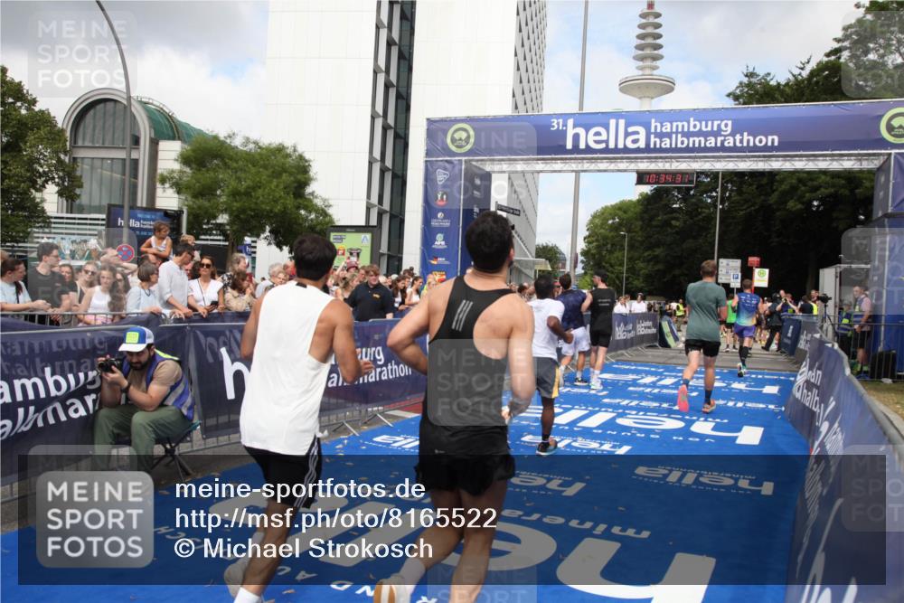 29.06.2025 - hella hamburg halbmarathon Michael Strokosch http://msf.ph/oto/8165522 29.06.2025 10:34:30 Ziel 1002, 5550, 6305, 9686, 13618, 16417, 18099 meine-sportfotos.de