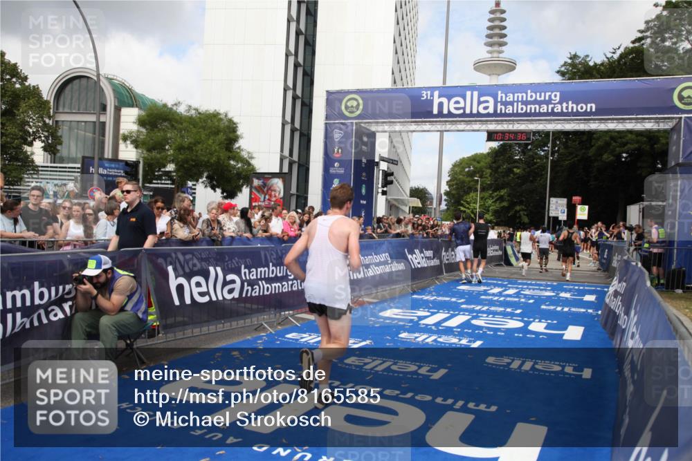 29.06.2025 - hella hamburg halbmarathon Michael Strokosch http://msf.ph/oto/8165585 29.06.2025 10:34:34 Ziel 1644, 6305, 7534, 9686, 11230, 11661, 13618, 18099 meine-sportfotos.de