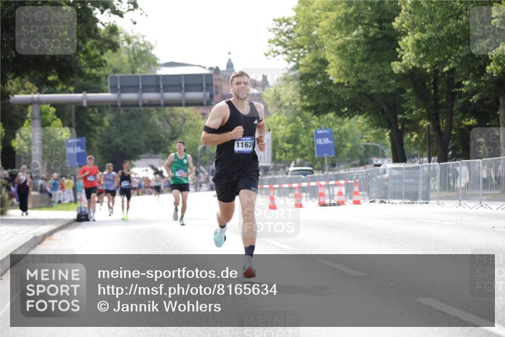 29.06.2025 - hella hamburg halbmarathon Jannik Wohlers http://msf.ph/oto/8165634 29.06.2025 09:40:51 Lombardsbrücke 7834, 7963, 11624, 17886 meine-sportfotos.de