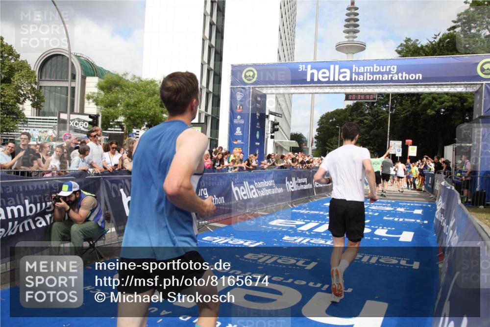 29.06.2025 - hella hamburg halbmarathon Michael Strokosch http://msf.ph/oto/8165674 29.06.2025 10:34:42 Ziel 5152, 5554, 6169, 6878, 8395, 11230, 11661, 14289, 14603, 15887, 16148, 17014, 18026 meine-sportfotos.de