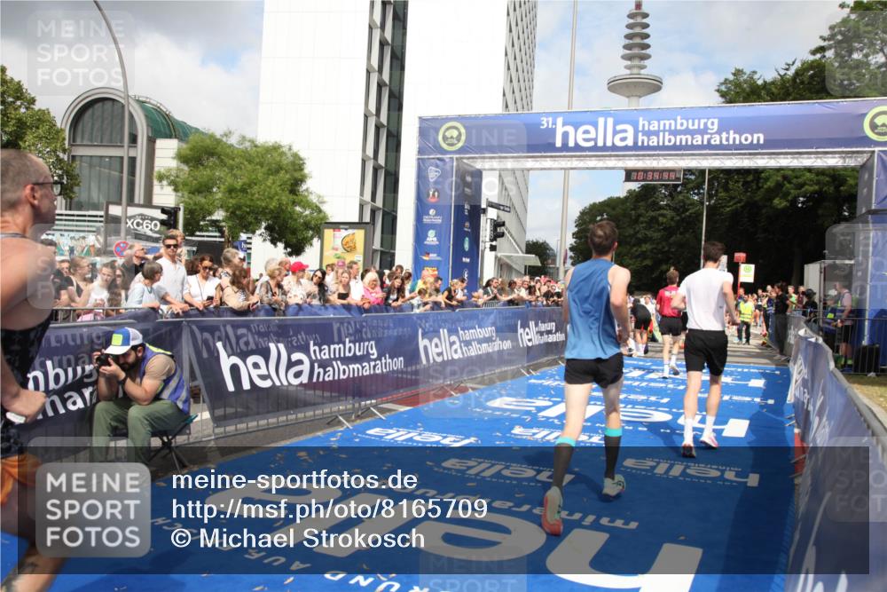 29.06.2025 - hella hamburg halbmarathon Michael Strokosch http://msf.ph/oto/8165709 29.06.2025 10:34:43 Ziel 5152, 5554, 6169, 6878, 8395, 11661, 14289, 14603, 15887, 16148, 17014, 18026 meine-sportfotos.de