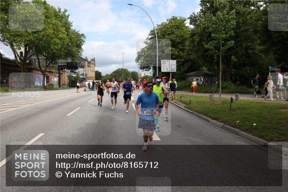 29.06.2025 - hella hamburg halbmarathon Yannick Fuchs http://msf.ph/oto/8165712 29.06.2025 10:40:17 20KM 1569, 1600, 1759, 1920, 2048, 2138, 2189, 2590, 2707, 3056, 3186, 3477, 4345, 4854, 6071, 6290, 6460, 6532, 6711, 7385, 7450, 7961, 8269, 8577, 8668, 9585, 10792, 10796, 11094, 11125, 11495, 11773, 11936, 12084, 12277, 13525, 14062, 14200, 14228, 14385, 14462, 14804, 14911, 15563, 15741, 16513, 16624, 17499, 17674, 17835, 18081, 18637, 18878 meine-sportfotos.de
