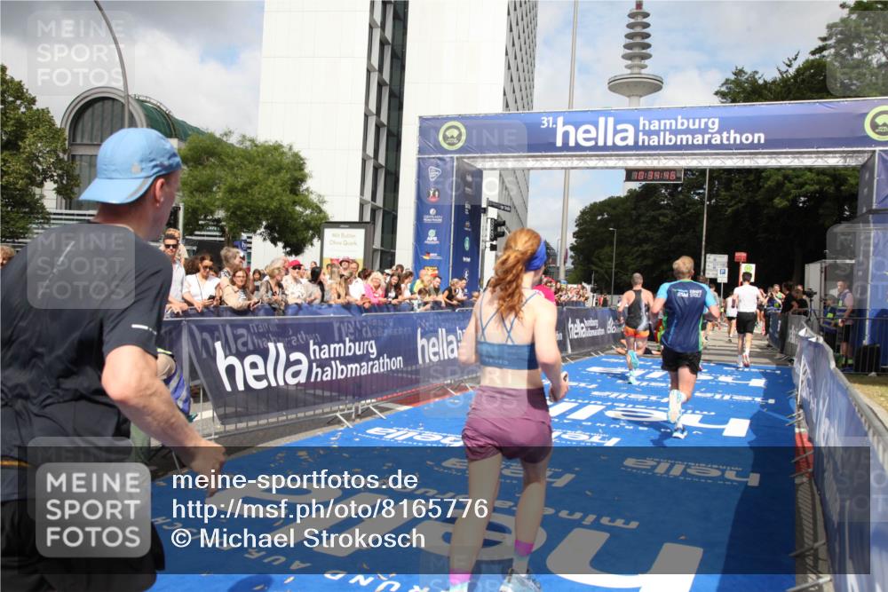 29.06.2025 - hella hamburg halbmarathon Michael Strokosch http://msf.ph/oto/8165776 29.06.2025 10:34:45 Ziel 5048, 5152, 5554, 6169, 6878, 8395, 12369, 14289, 14549, 14603, 15887, 16148, 17014, 18026 meine-sportfotos.de