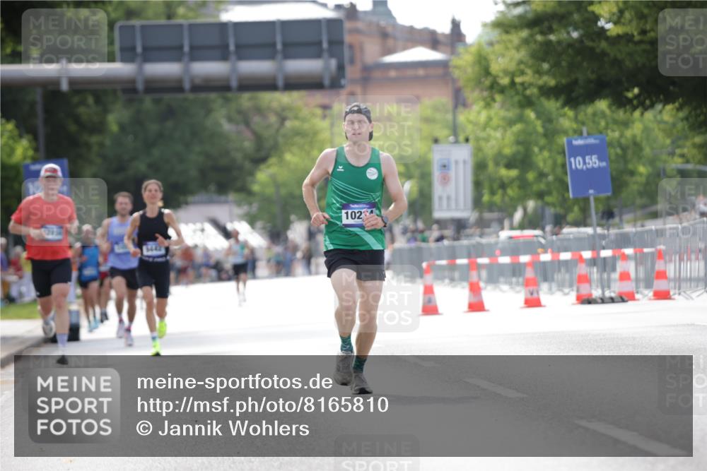 29.06.2025 - hella hamburg halbmarathon Jannik Wohlers http://msf.ph/oto/8165810 29.06.2025 09:40:54 Lombardsbrücke 7834, 7963, 10234, 11624, 17886 meine-sportfotos.de
