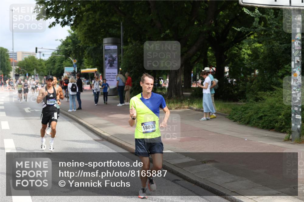 29.06.2025 - hella hamburg halbmarathon Yannick Fuchs http://msf.ph/oto/8165887 29.06.2025 10:22:33 20KM 2203, 9097, 9804, 10485, 10655, 12341, 13941, 13956, 14757, 14828, 15136, 15583, 17893, 18037, 18124, 19050, 19114 meine-sportfotos.de