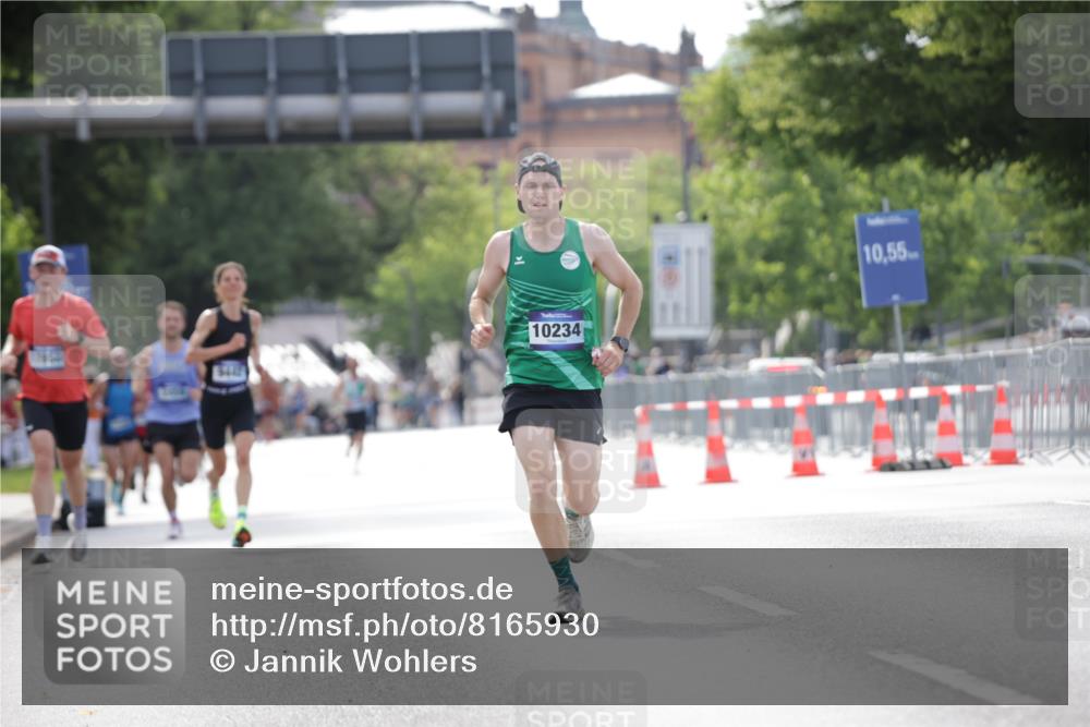 29.06.2025 - hella hamburg halbmarathon Jannik Wohlers http://msf.ph/oto/8165930 29.06.2025 09:40:55 Lombardsbrücke 7834, 7963, 10234, 11624, 17886 meine-sportfotos.de