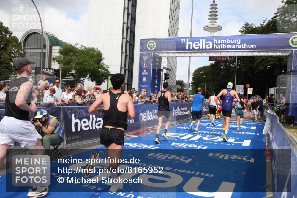 29.06.2025 - hella hamburg halbmarathon Michael Strokosch http://msf.ph/oto/8165952 29.06.2025 10:34:51 Ziel 1217, 1562, 2879, 5048, 5152, 5554, 7466, 12204, 12369, 14388, 14549, 14603, 14629, 14952, 15991, 17014, 18237, 18419 meine-sportfotos.de