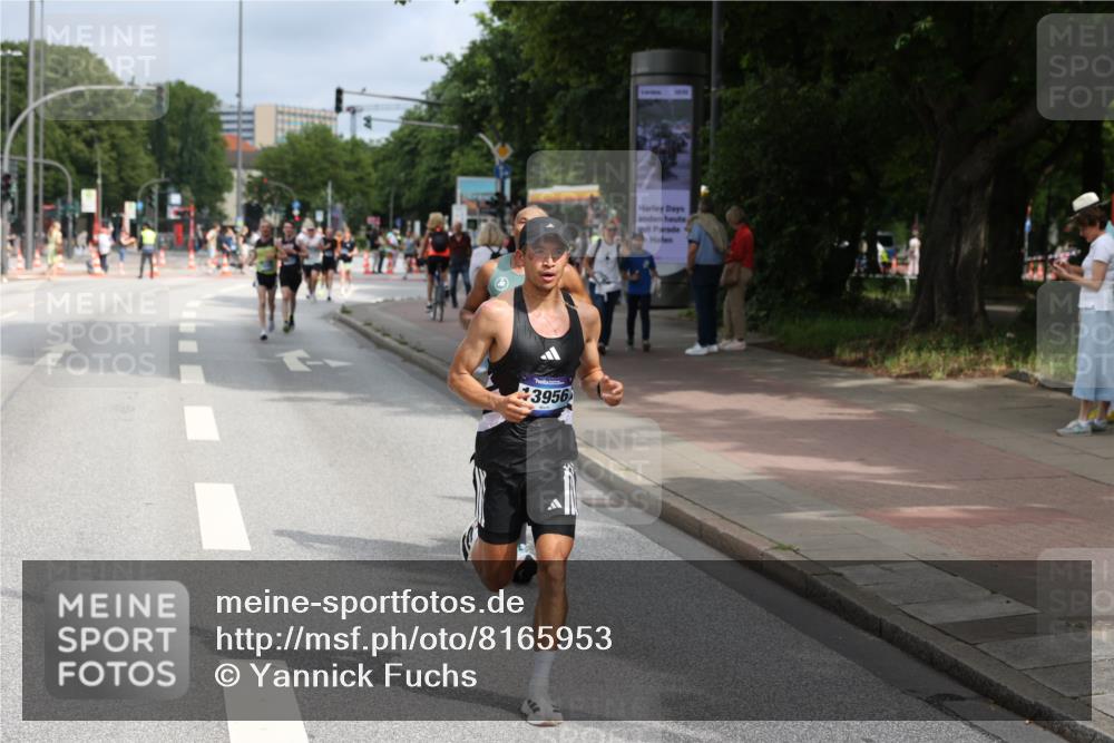 29.06.2025 - hella hamburg halbmarathon Yannick Fuchs http://msf.ph/oto/8165953 29.06.2025 10:22:34 20KM 2203, 9097, 9804, 10485, 10655, 12341, 13941, 13956, 14757, 14828, 15136, 15583, 17893, 18037, 19114 meine-sportfotos.de