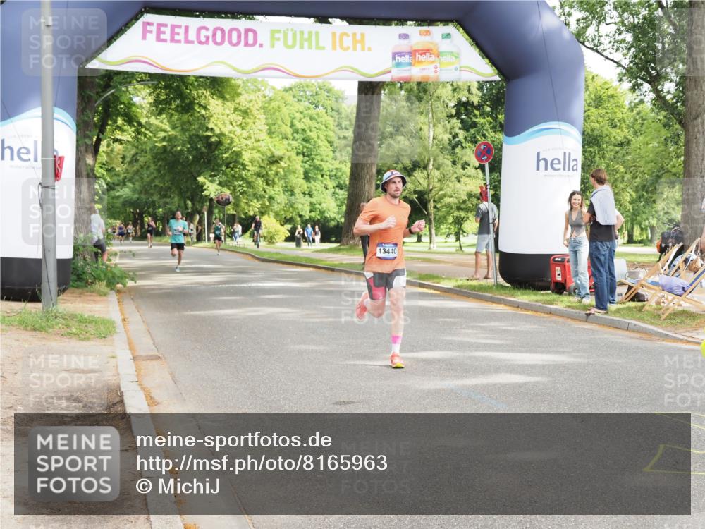 29.06.2025 - hella hamburg halbmarathon MichiJ http://msf.ph/oto/8165963 29.06.2025 10:14:01 Zwischen KM18-KM19 7963, 11678, 13440 meine-sportfotos.de