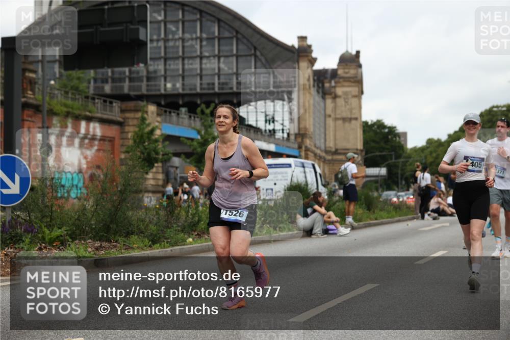 29.06.2025 - hella hamburg halbmarathon Yannick Fuchs http://msf.ph/oto/8165977 29.06.2025 11:00:05 20KM 1526, 1559, 3039, 3199, 4187, 4613, 5150, 6322, 6462, 6572, 6585, 6706, 7826, 7935, 9405, 10042, 10736, 10886, 11208, 11887, 12255, 12313, 12371, 12837, 14306, 14607, 15963, 16166, 16233, 16237, 17059, 17321, 17638, 17707, 17866, 18199, 18525, 18655, 18721, 18726, 18827, 19173 meine-sportfotos.de