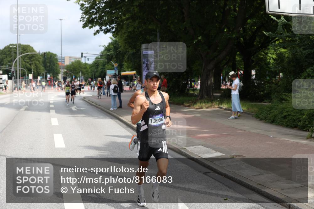 29.06.2025 - hella hamburg halbmarathon Yannick Fuchs http://msf.ph/oto/8166083 29.06.2025 10:22:35 20KM 2203, 9097, 9804, 10485, 10655, 12341, 13941, 13956, 14757, 14828, 15136, 15576, 15583, 17354, 17893, 18037, 19114 meine-sportfotos.de