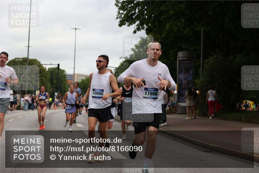 29.06.2025 - hella hamburg halbmarathon Yannick Fuchs http://msf.ph/oto/8166090 29.06.2025 11:00:06 20KM 1526, 1559, 3039, 3199, 4187, 4613, 5150, 6322, 6462, 6572, 6585, 6706, 7826, 7935, 9405, 10042, 10736, 10886, 11208, 11887, 12255, 12313, 12371, 12837, 14306, 14607, 15963, 16166, 16233, 16237, 17321, 17638, 17707, 17866, 18199, 18525, 18655, 18721, 18726, 18827, 19173 meine-sportfotos.de