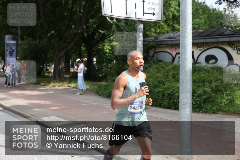 29.06.2025 - hella hamburg halbmarathon Yannick Fuchs http://msf.ph/oto/8166104 29.06.2025 10:22:36 20KM 2203, 7651, 9097, 9804, 10485, 10655, 12341, 13941, 13956, 14757, 14828, 15136, 15576, 15583, 17354, 17893, 18037, 19114 meine-sportfotos.de