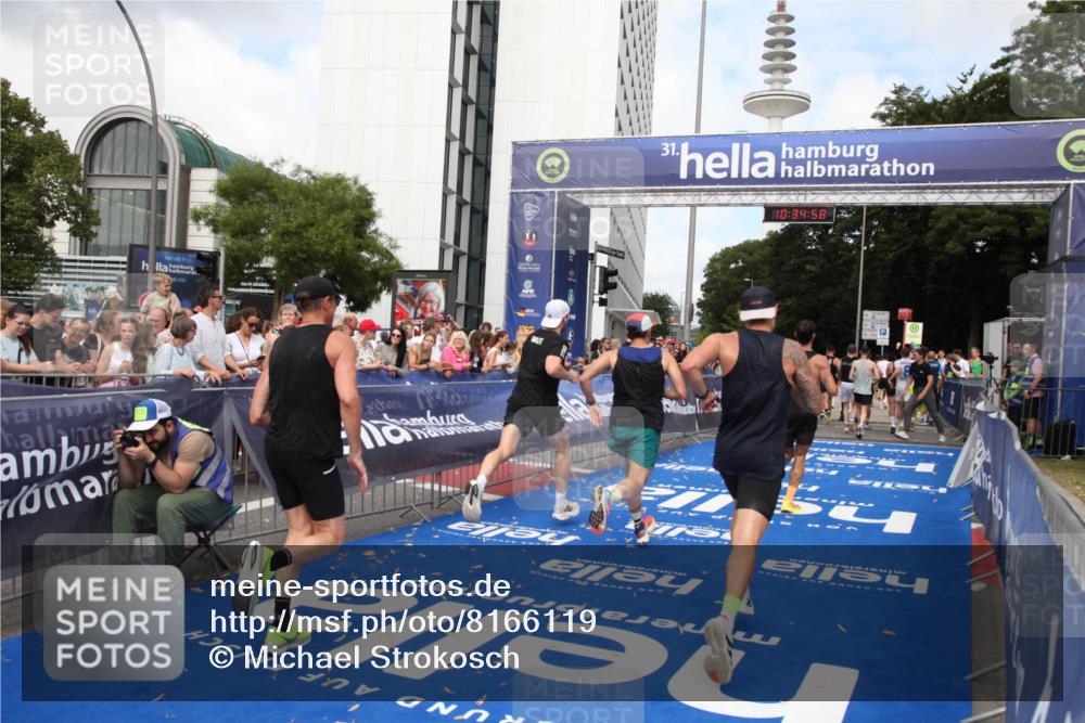 29.06.2025 - hella hamburg halbmarathon Michael Strokosch http://msf.ph/oto/8166119 29.06.2025 10:34:56 Ziel 1217, 2879, 4477, 6704, 7466, 8864, 12204, 12751, 14629, 14952, 15991, 16140, 16712, 17643, 18183, 18220, 18419, 18837 meine-sportfotos.de