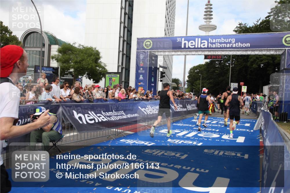 29.06.2025 - hella hamburg halbmarathon Michael Strokosch http://msf.ph/oto/8166143 29.06.2025 10:34:57 Ziel 2879, 4477, 6704, 7466, 8864, 12204, 12751, 14629, 14952, 15991, 16140, 16712, 17643, 18183, 18220, 18419, 18837 meine-sportfotos.de