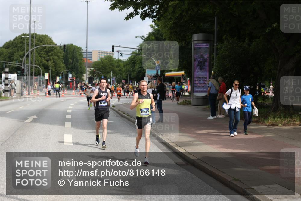 29.06.2025 - hella hamburg halbmarathon Yannick Fuchs http://msf.ph/oto/8166148 29.06.2025 10:22:39 20KM 2203, 7651, 9804, 10485, 10655, 12341, 13941, 13956, 14757, 14828, 15136, 15576, 15583, 17354, 17893, 18037, 19114 meine-sportfotos.de