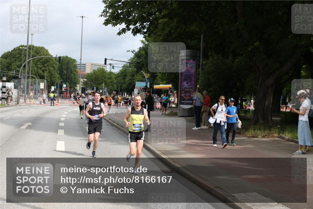 29.06.2025 - hella hamburg halbmarathon Yannick Fuchs http://msf.ph/oto/8166167 29.06.2025 10:22:40 20KM 2203, 7651, 8731, 9804, 10485, 10655, 12341, 13941, 13956, 14757, 14828, 15136, 15576, 15583, 17354, 17893, 18037, 19114 meine-sportfotos.de