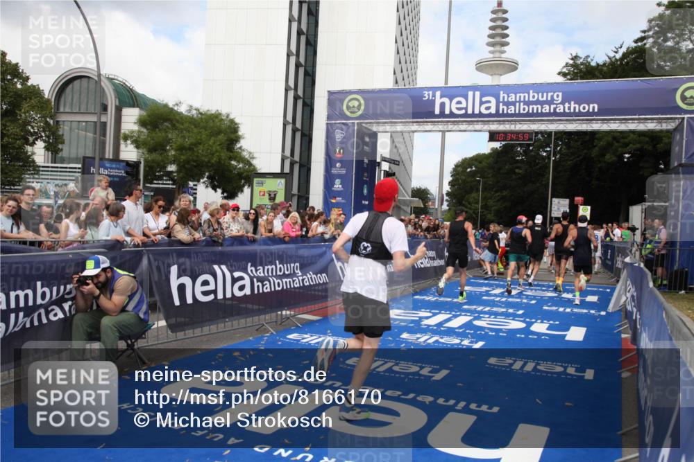 29.06.2025 - hella hamburg halbmarathon Michael Strokosch http://msf.ph/oto/8166170 29.06.2025 10:34:58 Ziel 4477, 6704, 7466, 8864, 12204, 12751, 14952, 15902, 16140, 16177, 16712, 17643, 18183, 18220, 18419, 18837 meine-sportfotos.de