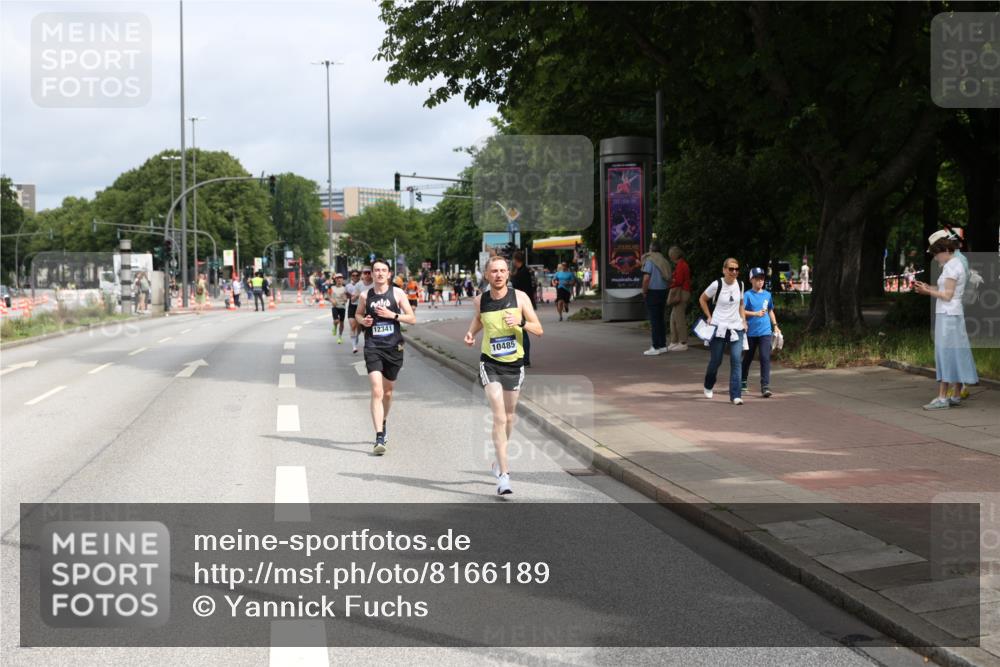 29.06.2025 - hella hamburg halbmarathon Yannick Fuchs http://msf.ph/oto/8166189 29.06.2025 10:22:40 20KM 2203, 7651, 8731, 9804, 10485, 10655, 12341, 13941, 13956, 14757, 14828, 15136, 15576, 15583, 17354, 17893, 18037, 19114 meine-sportfotos.de