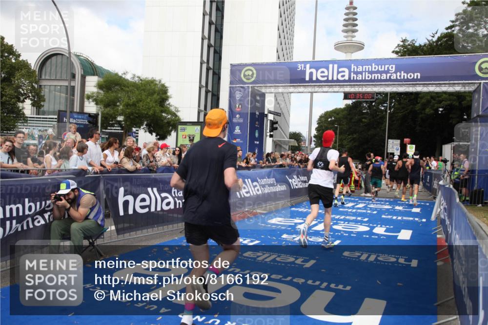 29.06.2025 - hella hamburg halbmarathon Michael Strokosch http://msf.ph/oto/8166192 29.06.2025 10:34:59 Ziel 4477, 6704, 7466, 8864, 12044, 12204, 12751, 14952, 15391, 15902, 16140, 16177, 16712, 17643, 18183, 18220, 18419, 18837 meine-sportfotos.de