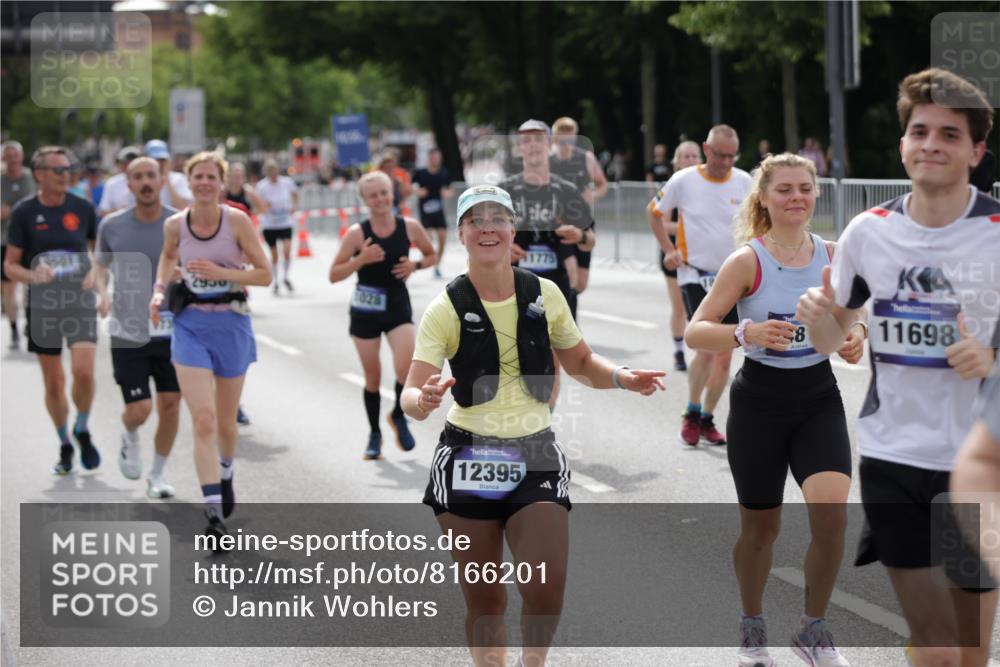 29.06.2025 - hella hamburg halbmarathon Jannik Wohlers http://msf.ph/oto/8166201 29.06.2025 10:20:45 Lombardsbrücke 1028, 1266, 1658, 2383, 2956, 2986, 3161, 3453, 3813, 4082, 5061, 5767, 6275, 6308, 7228, 7608, 8724, 8726, 8844, 9108, 9501, 10585, 10602, 11698, 11775, 12175, 12395, 12561, 12694, 13057, 13448, 13508, 14499, 14519, 14809, 14819, 14986, 15020, 15387, 15470, 15736, 15767, 15913, 16256, 16586, 16600, 16896, 17035, 17341, 17367, 17961, 18170, 18305, 18397, 18784, 18809 meine-sportfotos.de