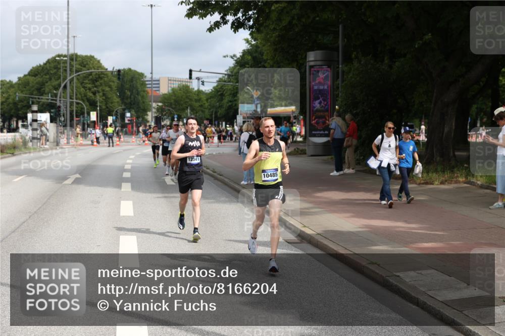 29.06.2025 - hella hamburg halbmarathon Yannick Fuchs http://msf.ph/oto/8166204 29.06.2025 10:22:40 20KM 2203, 7651, 8731, 9804, 10485, 10655, 12341, 13941, 13956, 14757, 14828, 15136, 15576, 15583, 17354, 17893, 18037, 19114 meine-sportfotos.de