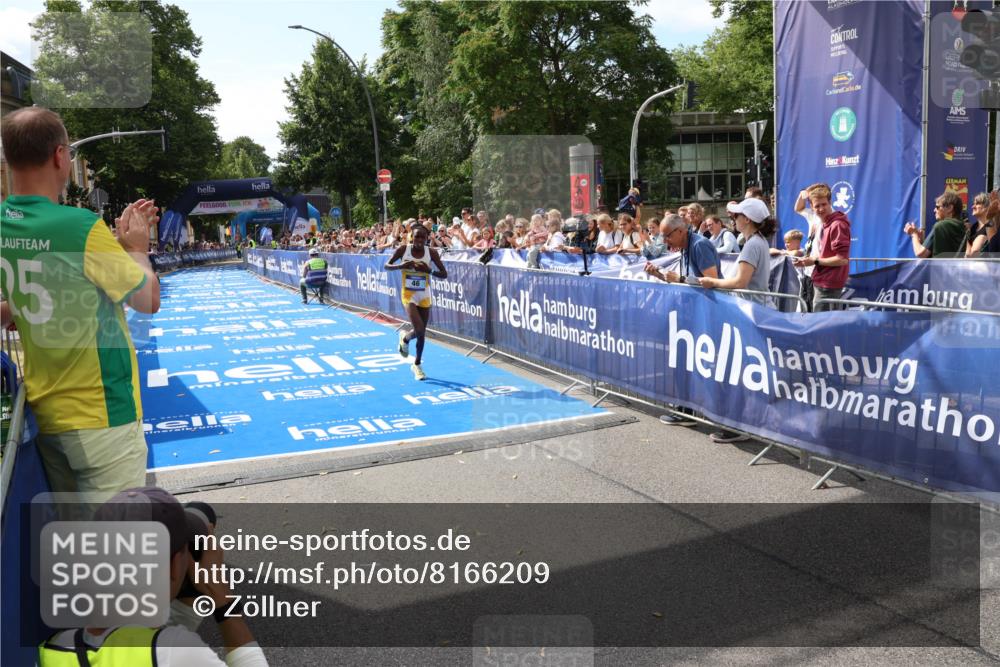 29.06.2025 - hella hamburg halbmarathon Zöllner http://msf.ph/oto/8166209 29.06.2025 10:11:13 Ziel 46 meine-sportfotos.de