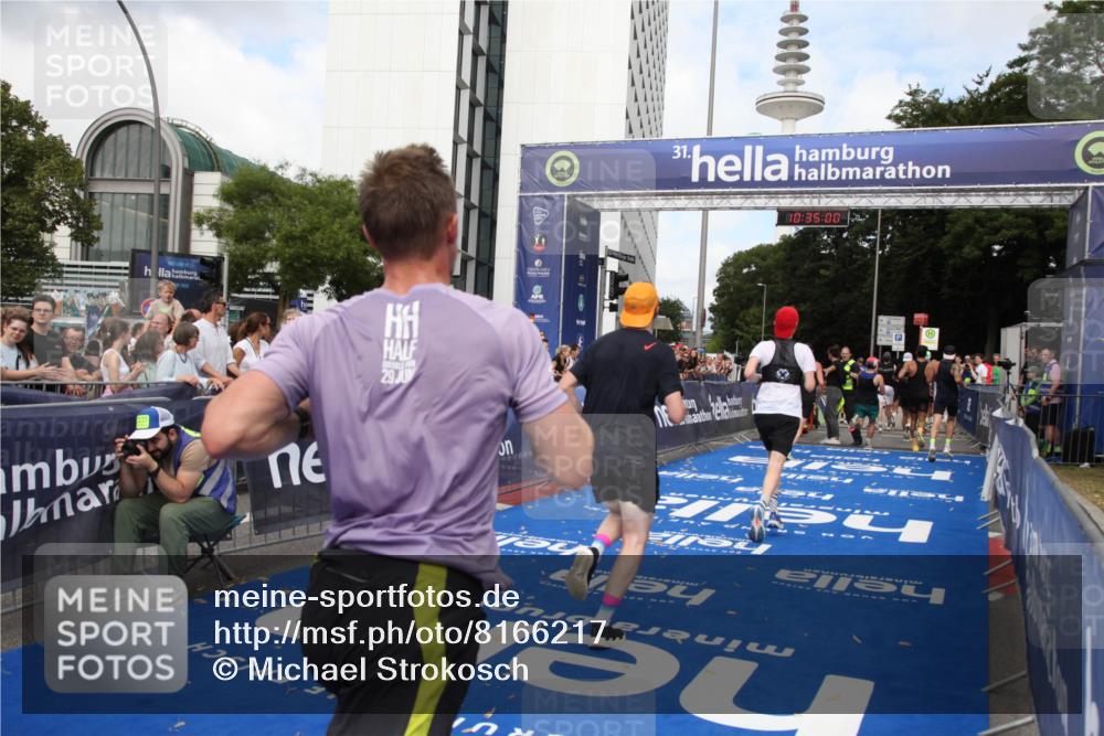 29.06.2025 - hella hamburg halbmarathon Michael Strokosch http://msf.ph/oto/8166217 29.06.2025 10:34:59 Ziel 4477, 6704, 7466, 8864, 12044, 12204, 12751, 14952, 15391, 15902, 16140, 16177, 16712, 17643, 18183, 18220, 18419, 18837 meine-sportfotos.de