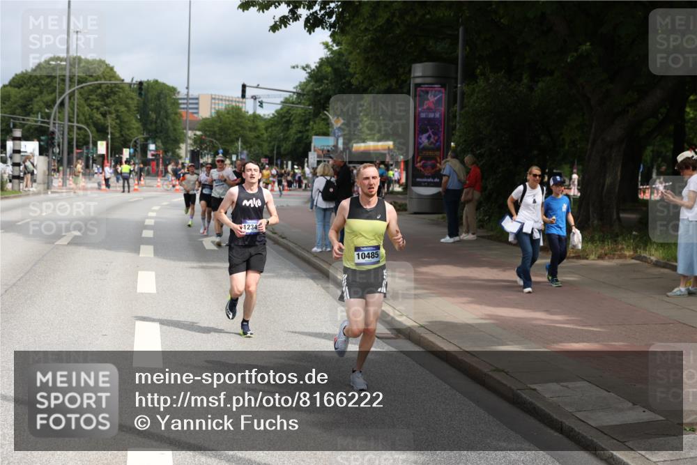 29.06.2025 - hella hamburg halbmarathon Yannick Fuchs http://msf.ph/oto/8166222 29.06.2025 10:22:40 20KM 2203, 7651, 8731, 9804, 10485, 10655, 12341, 13941, 13956, 14757, 14828, 15136, 15576, 15583, 17354, 17893, 18037, 19114 meine-sportfotos.de