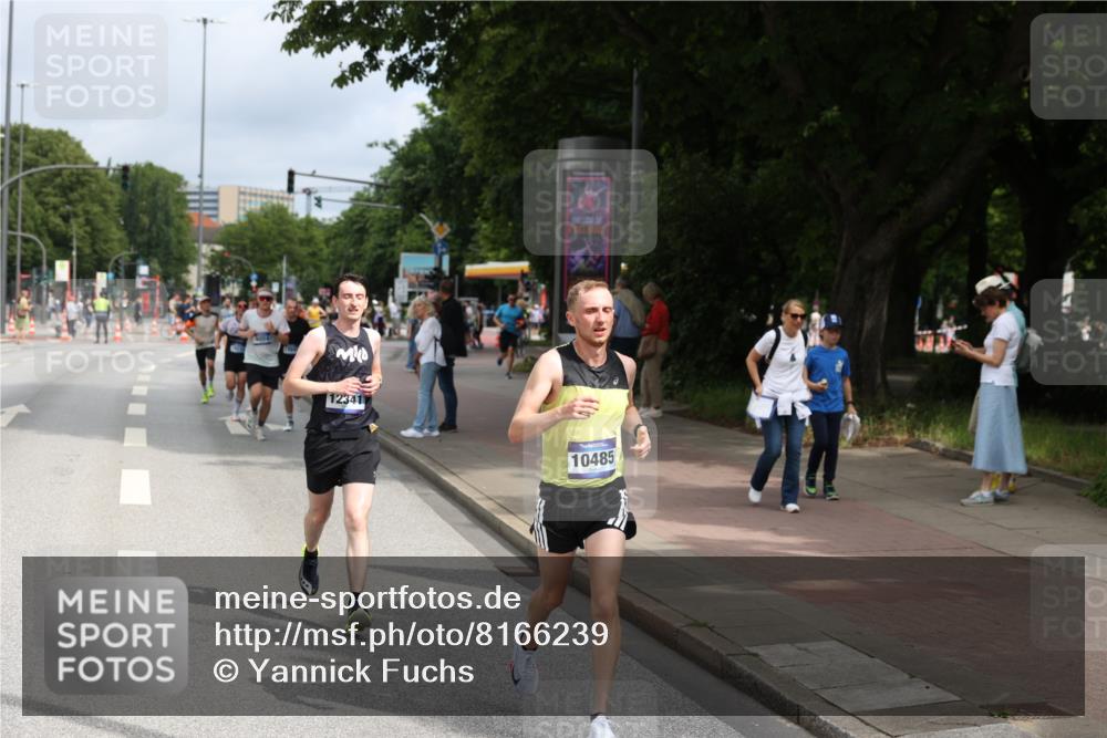 29.06.2025 - hella hamburg halbmarathon Yannick Fuchs http://msf.ph/oto/8166239 29.06.2025 10:22:41 20KM 1122, 2203, 5367, 7651, 8731, 9804, 10485, 10655, 12341, 13941, 13956, 14757, 14828, 15576, 15583, 17354, 17893, 18037, 18832, 19114 meine-sportfotos.de