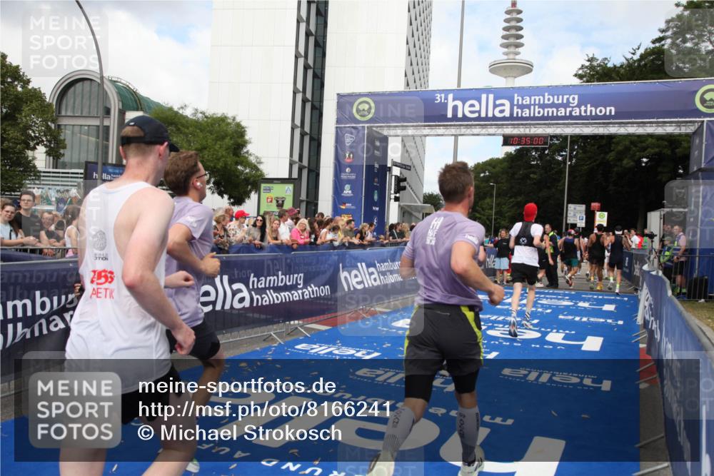 29.06.2025 - hella hamburg halbmarathon Michael Strokosch http://msf.ph/oto/8166241 29.06.2025 10:34:59 Ziel 4477, 6704, 7466, 8864, 12044, 12204, 12751, 14952, 15391, 15902, 16140, 16177, 16712, 17643, 18183, 18220, 18419, 18837 meine-sportfotos.de