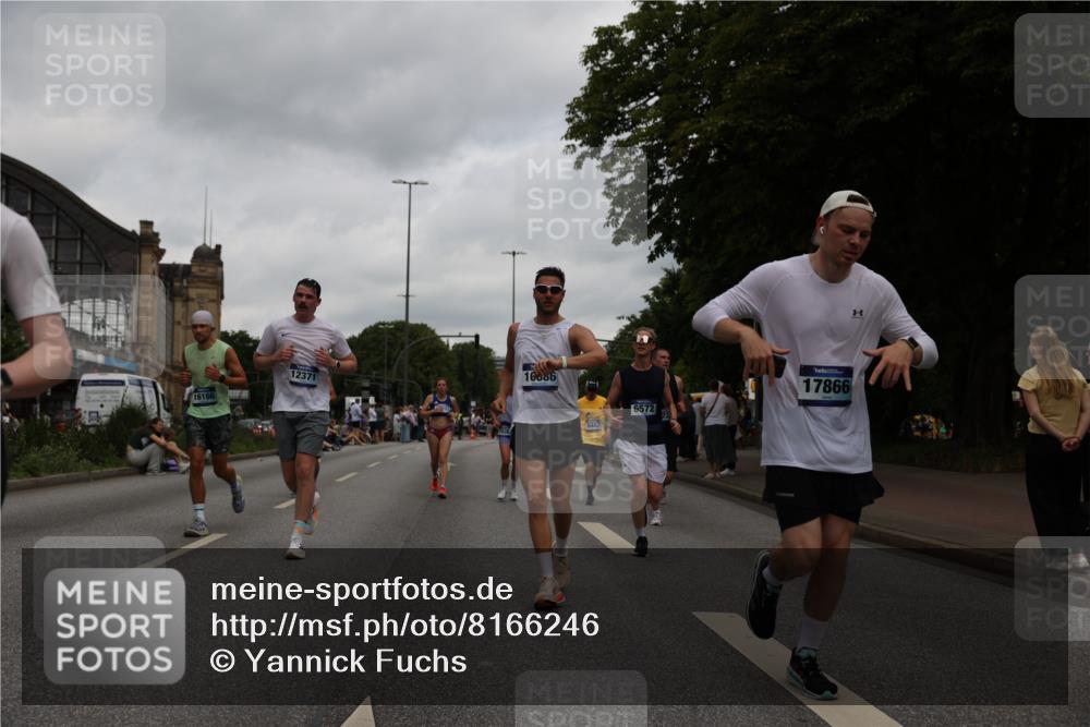 29.06.2025 - hella hamburg halbmarathon Yannick Fuchs http://msf.ph/oto/8166246 29.06.2025 11:00:07 20KM 1526, 1559, 3039, 3199, 4187, 4613, 5150, 6322, 6462, 6572, 6585, 6706, 7826, 7935, 9405, 10042, 10736, 10886, 11208, 11887, 12255, 12313, 12371, 12837, 14306, 14607, 15963, 16166, 16233, 16237, 17321, 17638, 17707, 17866, 18199, 18525, 18655, 18721, 18726, 18827, 19173 meine-sportfotos.de