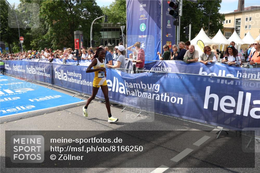 29.06.2025 - hella hamburg halbmarathon Zöllner http://msf.ph/oto/8166250 29.06.2025 10:11:14 Ziel 46 meine-sportfotos.de