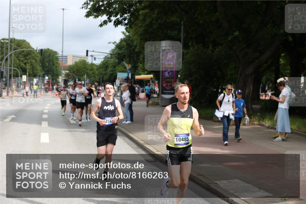 29.06.2025 - hella hamburg halbmarathon Yannick Fuchs http://msf.ph/oto/8166263 29.06.2025 10:22:41 20KM 1122, 2203, 5367, 7651, 8731, 9804, 10485, 10655, 12341, 13941, 13956, 14757, 14828, 15576, 15583, 17354, 17893, 18037, 18832, 19114 meine-sportfotos.de