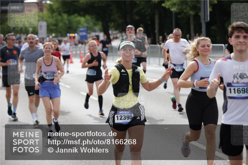 29.06.2025 - hella hamburg halbmarathon Jannik Wohlers http://msf.ph/oto/8166268 29.06.2025 10:20:45 Lombardsbrücke 1028, 1266, 1658, 2383, 2956, 2986, 3161, 3453, 3813, 4082, 5061, 5767, 6275, 6308, 7228, 7608, 8724, 8726, 8844, 9108, 9501, 10585, 10602, 11698, 11775, 12175, 12395, 12561, 12694, 13057, 13448, 13508, 14499, 14519, 14809, 14819, 14986, 15020, 15387, 15470, 15736, 15767, 15913, 16256, 16586, 16600, 16896, 17035, 17341, 17367, 17961, 18170, 18305, 18397, 18784, 18809 meine-sportfotos.de