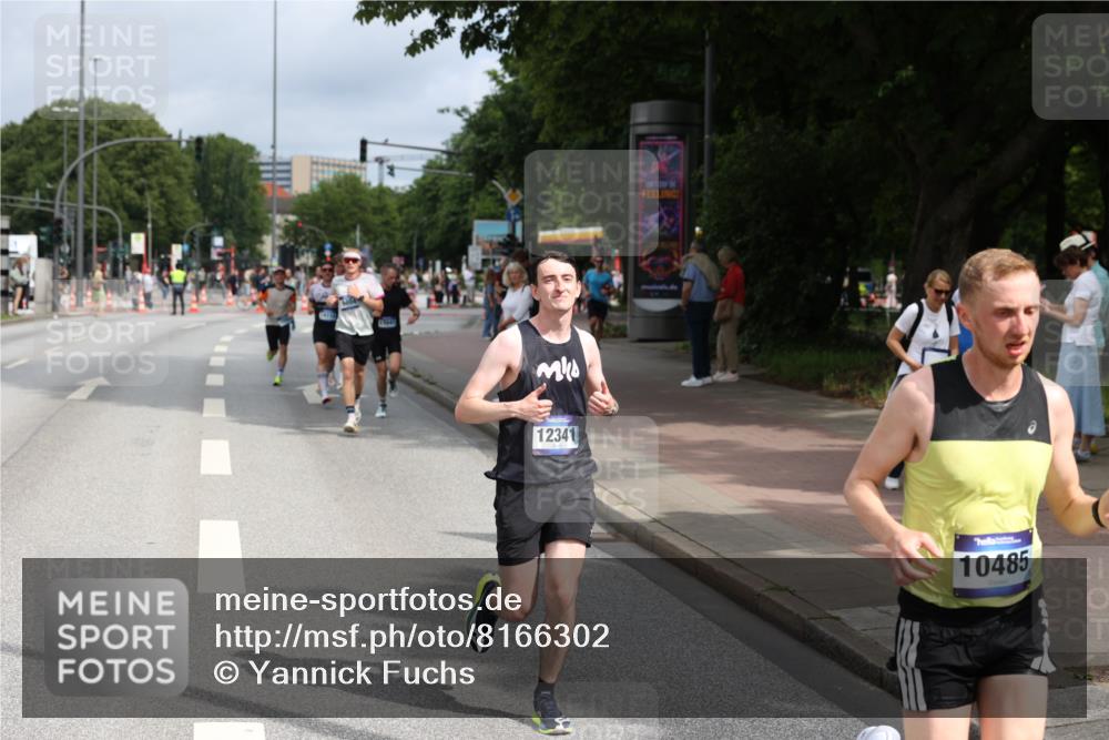 29.06.2025 - hella hamburg halbmarathon Yannick Fuchs http://msf.ph/oto/8166302 29.06.2025 10:22:42 20KM 1122, 2203, 5367, 7651, 8731, 9804, 10485, 10655, 12341, 13941, 13956, 14757, 14828, 15576, 15583, 17354, 17893, 18037, 18832, 19114 meine-sportfotos.de