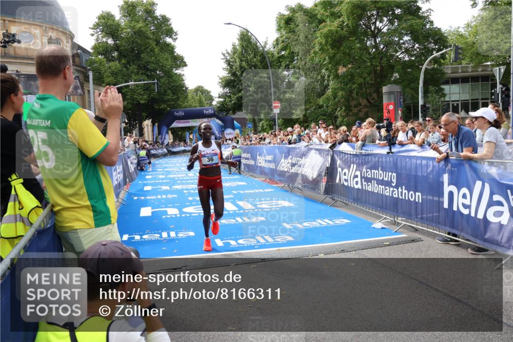 29.06.2025 - hella hamburg halbmarathon Zöllner http://msf.ph/oto/8166311 29.06.2025 10:12:02 Ziel 36 meine-sportfotos.de