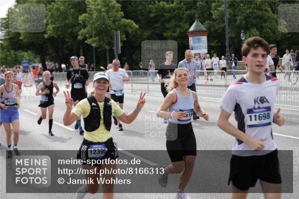 29.06.2025 - hella hamburg halbmarathon Jannik Wohlers http://msf.ph/oto/8166313 29.06.2025 10:20:46 Lombardsbrücke 1028, 1266, 1658, 2383, 2956, 2986, 3161, 3453, 3813, 4082, 5061, 5767, 6275, 6308, 7228, 7608, 8726, 8844, 9108, 9501, 10585, 10602, 11117, 11698, 11775, 12175, 12395, 12561, 12694, 13057, 13448, 13508, 14499, 14519, 14809, 14819, 14986, 15020, 15387, 15470, 15736, 15752, 15767, 15913, 16256, 16586, 16600, 16896, 17035, 17341, 17367, 17961, 18170, 18305, 18784, 18809 meine-sportfotos.de