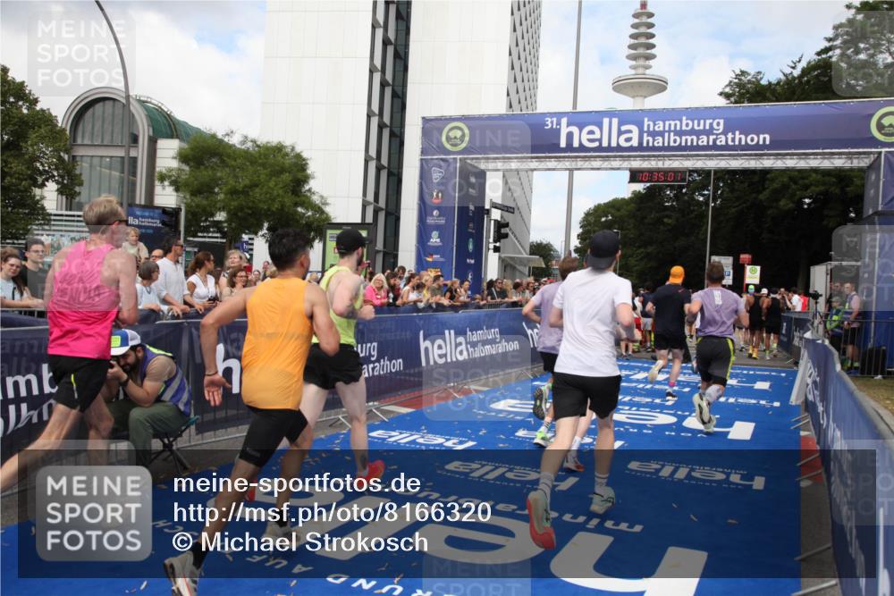 29.06.2025 - hella hamburg halbmarathon Michael Strokosch http://msf.ph/oto/8166320 29.06.2025 10:35:00 Ziel 4477, 6704, 7466, 8864, 12044, 12204, 12751, 14952, 15391, 15902, 16140, 16177, 16712, 17643, 18183, 18220, 18419, 18837 meine-sportfotos.de