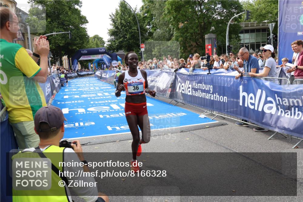 29.06.2025 - hella hamburg halbmarathon Zöllner http://msf.ph/oto/8166328 29.06.2025 10:12:03 Ziel 36 meine-sportfotos.de
