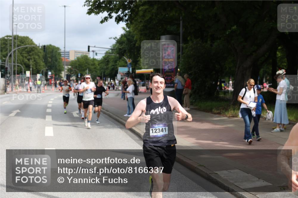 29.06.2025 - hella hamburg halbmarathon Yannick Fuchs http://msf.ph/oto/8166337 29.06.2025 10:22:42 20KM 1122, 2203, 5367, 7651, 8731, 9804, 10485, 10655, 12341, 13941, 13956, 14757, 14828, 15576, 15583, 17354, 17893, 18037, 18832, 19114 meine-sportfotos.de