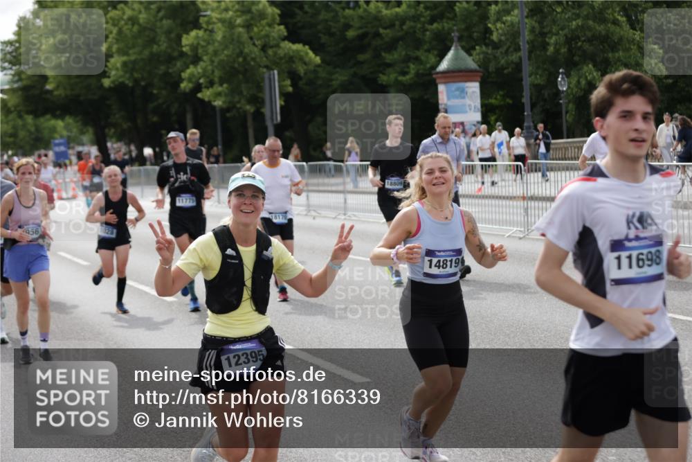 29.06.2025 - hella hamburg halbmarathon Jannik Wohlers http://msf.ph/oto/8166339 29.06.2025 10:20:46 Lombardsbrücke 1028, 1266, 1658, 2383, 2956, 2986, 3161, 3453, 3813, 4082, 5061, 5767, 6275, 6308, 7228, 7608, 8726, 8844, 9108, 9501, 10585, 10602, 11117, 11698, 11775, 12175, 12395, 12561, 12694, 13057, 13448, 13508, 14499, 14519, 14809, 14819, 14986, 15020, 15387, 15470, 15736, 15752, 15767, 15913, 16256, 16586, 16600, 16896, 17035, 17341, 17367, 17961, 18170, 18305, 18784, 18809 meine-sportfotos.de