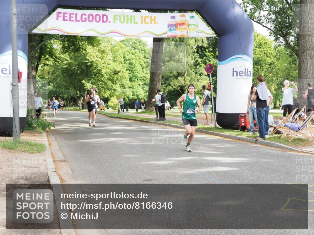 29.06.2025 - hella hamburg halbmarathon MichiJ http://msf.ph/oto/8166346 29.06.2025 10:14:10 Zwischen KM18-KM19 10234, 10780 meine-sportfotos.de