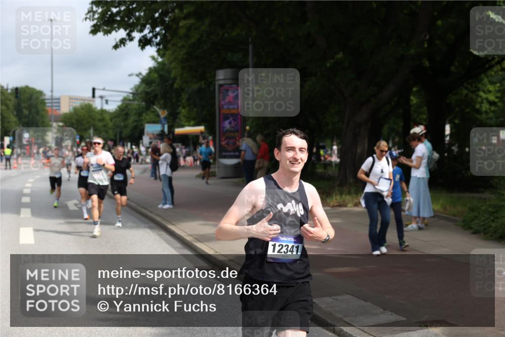 29.06.2025 - hella hamburg halbmarathon Yannick Fuchs http://msf.ph/oto/8166364 29.06.2025 10:22:42 20KM 1122, 2203, 5367, 7651, 8731, 9804, 10485, 10655, 12341, 13941, 13956, 14757, 14828, 15576, 15583, 17354, 17893, 18037, 18832, 19114 meine-sportfotos.de