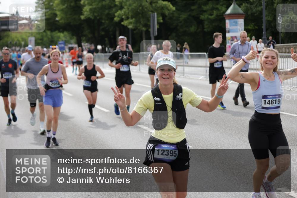 29.06.2025 - hella hamburg halbmarathon Jannik Wohlers http://msf.ph/oto/8166367 29.06.2025 10:20:46 Lombardsbrücke 1028, 1266, 1658, 2383, 2956, 2986, 3161, 3453, 3813, 4082, 5061, 5767, 6275, 6308, 7228, 7608, 8726, 8844, 9108, 9501, 10585, 10602, 11117, 11698, 11775, 12175, 12395, 12561, 12694, 13057, 13448, 13508, 14499, 14519, 14809, 14819, 14986, 15020, 15387, 15470, 15736, 15752, 15767, 15913, 16256, 16586, 16600, 16896, 17035, 17341, 17367, 17961, 18170, 18305, 18784, 18809 meine-sportfotos.de