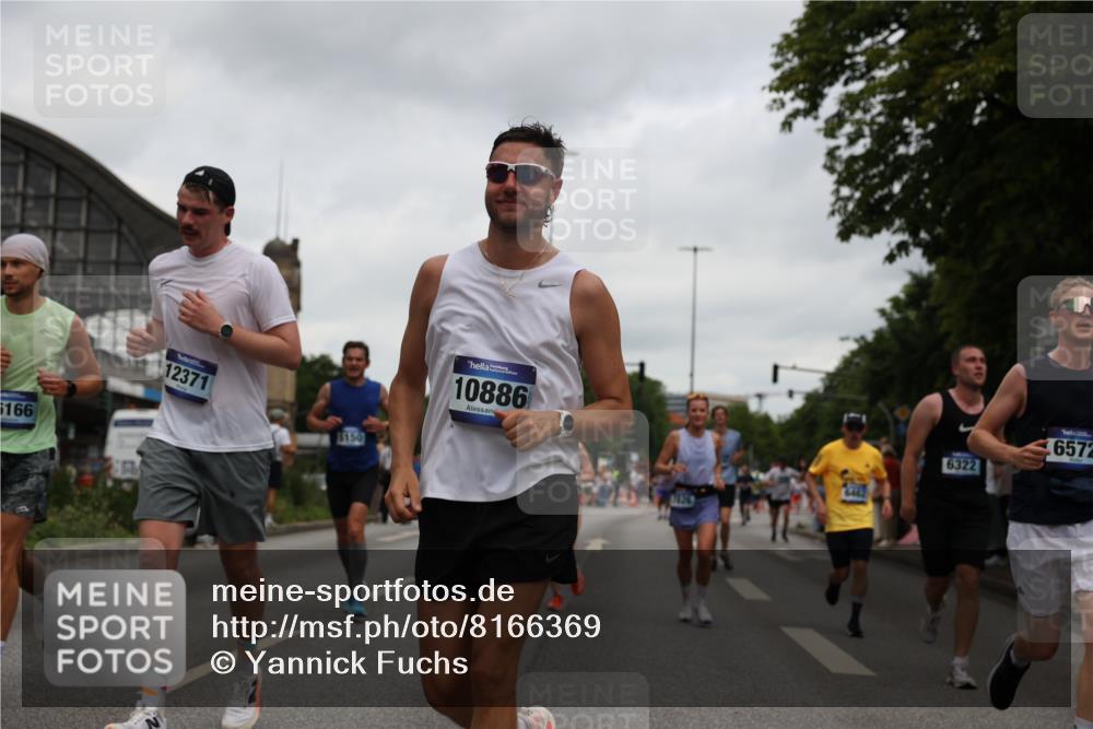 29.06.2025 - hella hamburg halbmarathon Yannick Fuchs http://msf.ph/oto/8166369 29.06.2025 11:00:08 20KM 1034, 1526, 1559, 2936, 3039, 3199, 4187, 4613, 5150, 6322, 6462, 6572, 6585, 6706, 7210, 7826, 7935, 9405, 10042, 10736, 10886, 11208, 11887, 12255, 12313, 12371, 12837, 14306, 14607, 15963, 16166, 16233, 16237, 17321, 17638, 17707, 17866, 18199, 18525, 18655, 18726, 18827, 19173 meine-sportfotos.de