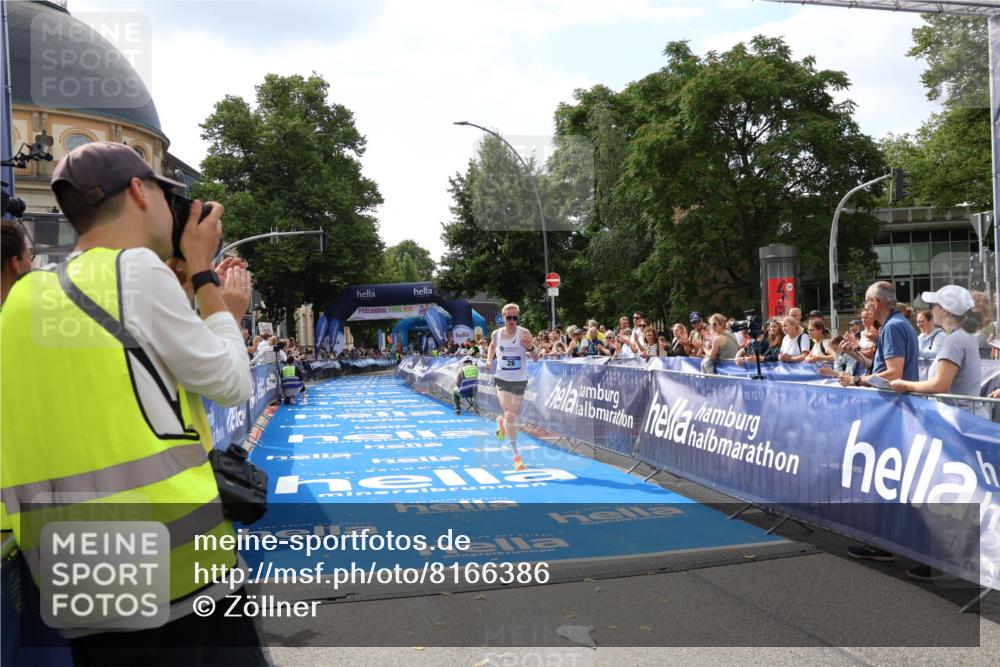 29.06.2025 - hella hamburg halbmarathon Zöllner http://msf.ph/oto/8166386 29.06.2025 10:12:45 Ziel 28 meine-sportfotos.de