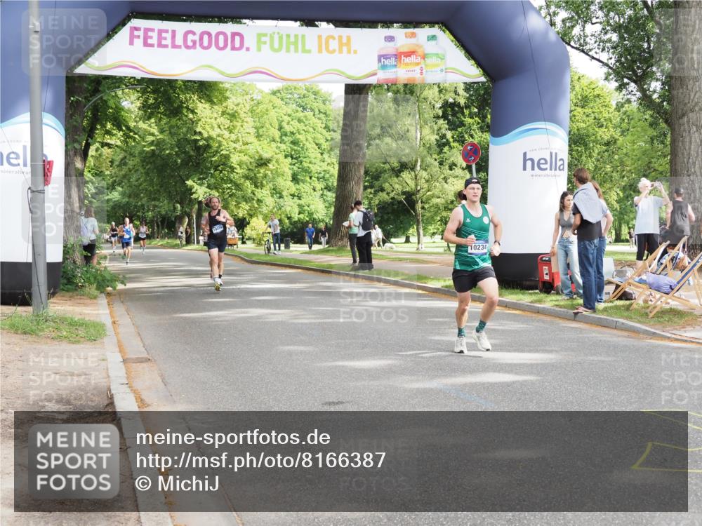 29.06.2025 - hella hamburg halbmarathon MichiJ http://msf.ph/oto/8166387 29.06.2025 10:14:10 Zwischen KM18-KM19 10234, 10780 meine-sportfotos.de