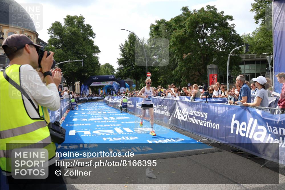 29.06.2025 - hella hamburg halbmarathon Zöllner http://msf.ph/oto/8166395 29.06.2025 10:12:45 Ziel 28 meine-sportfotos.de