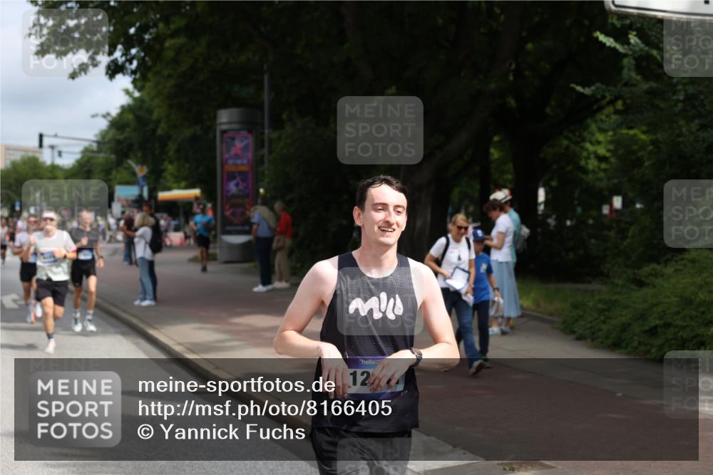 29.06.2025 - hella hamburg halbmarathon Yannick Fuchs http://msf.ph/oto/8166405 29.06.2025 10:22:43 20KM 1122, 2203, 5367, 7651, 8731, 9804, 10485, 10655, 12341, 13941, 14757, 14828, 15576, 15583, 17354, 17893, 18832, 19114 meine-sportfotos.de